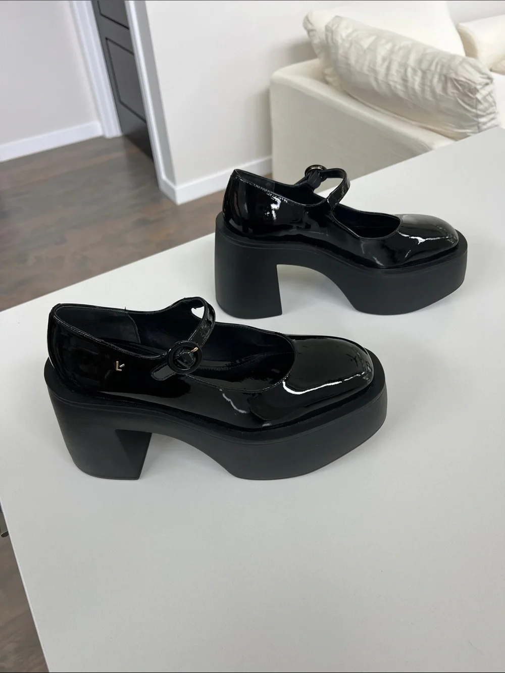 Larroude olivia black patent leather chunky platform mary jane pumps heels 8